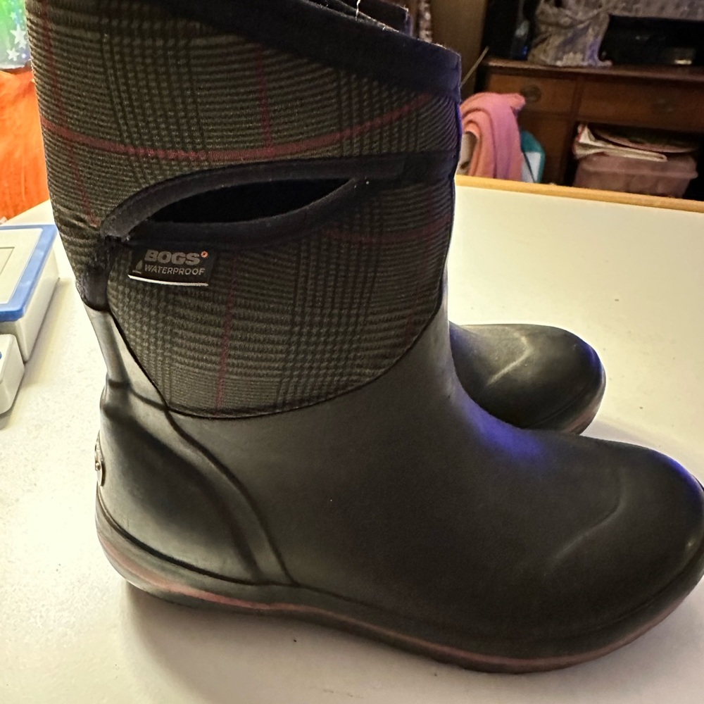 Bogs Black and Red Plaid Winter Boots